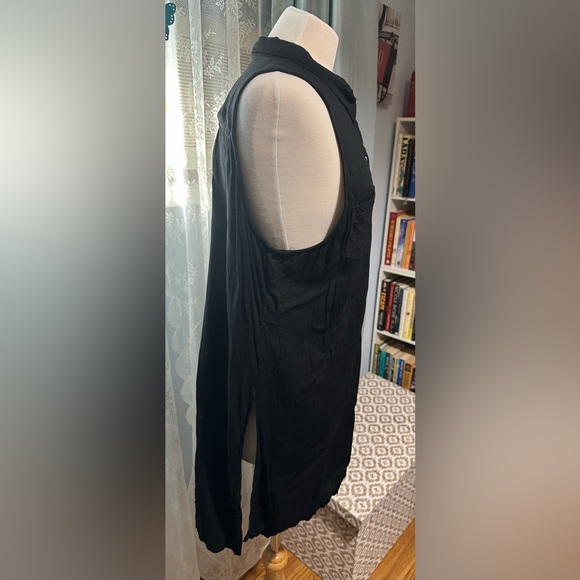 Women’s Guess Sleeveless Top - Picture 2 of 5